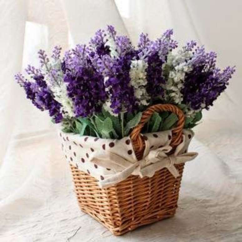 30. Cesta de lavanda com flor roxa &ndash; Via: Pinterset
