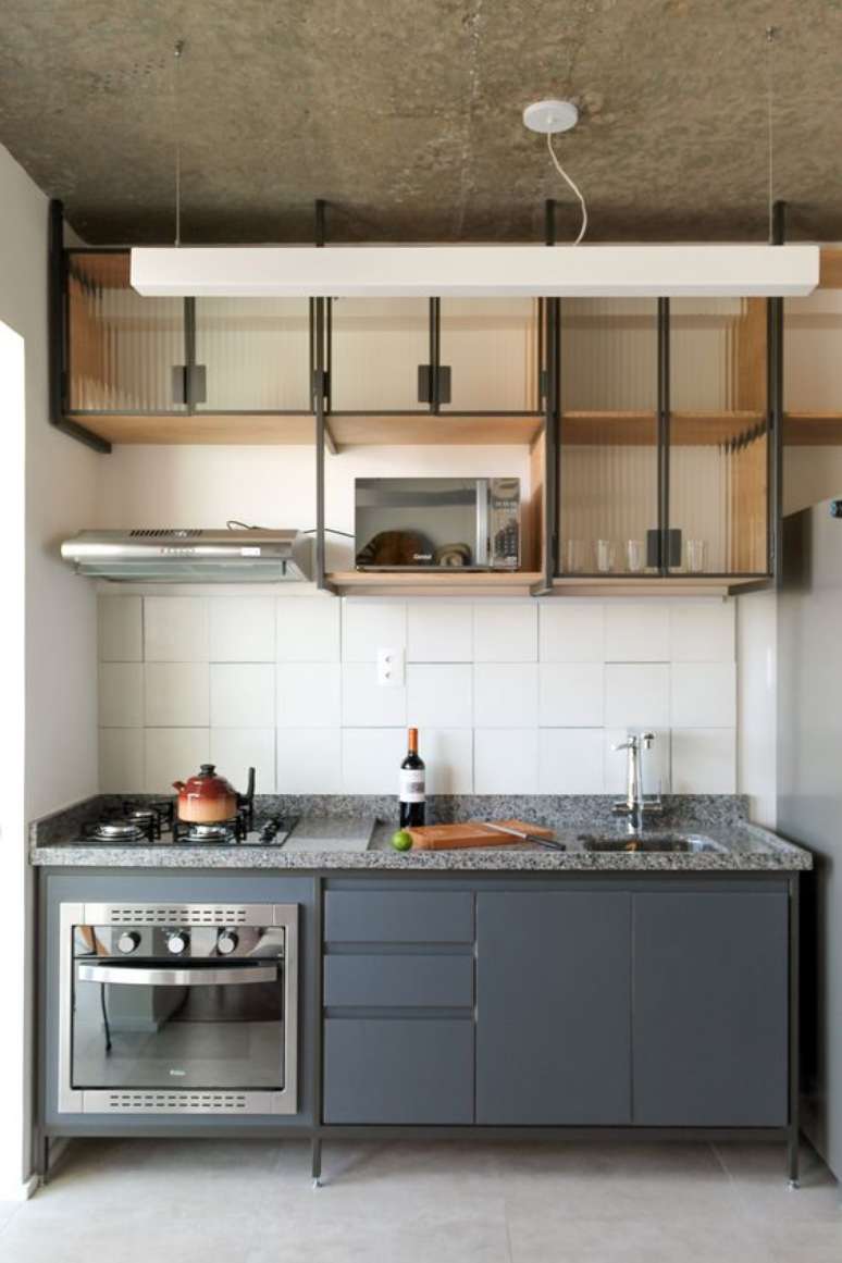 2. Armário de cozinha pequeno moderno – Via: Balaio Arquitetura