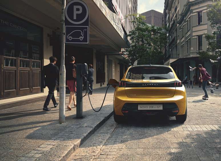 Vers&atilde;o 100% el&eacute;trica logo de cara mostra que o Peugeot 208 quer estar na vanguarda.