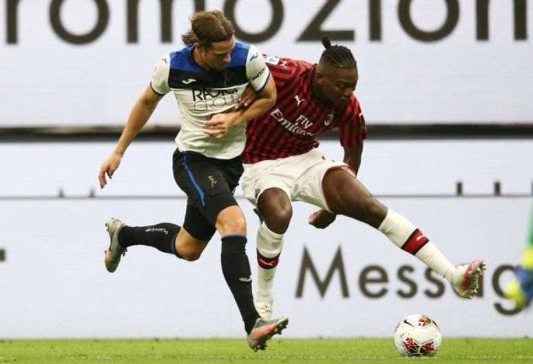 Çalhanoglu marcou para o Milan, enquanto Zapata fez para a Atalanta (Foto: Divulgação/Milan)