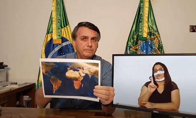 Jair Bolsonaro afirma que "o tamanho da Amazônia é maior do que a Europa", sendo que área é 58% menor