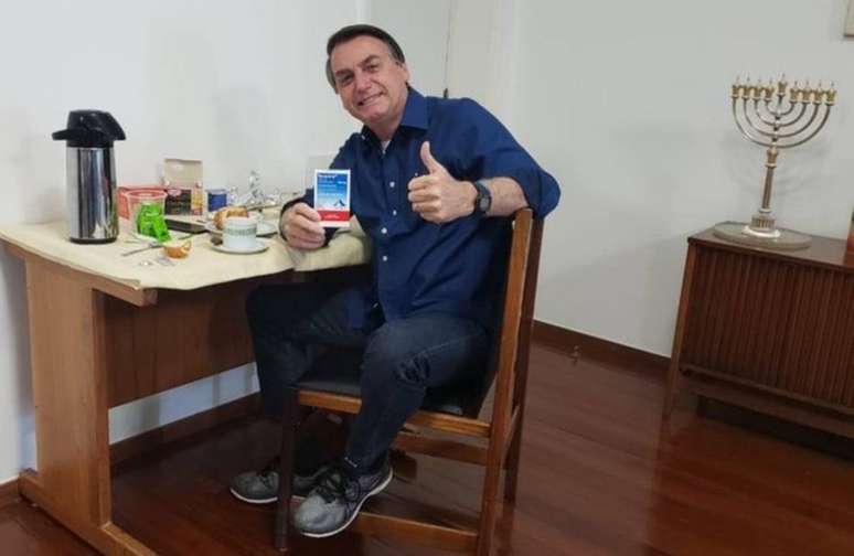 Bolsonaro diz que novo teste deu negativo para covid-19