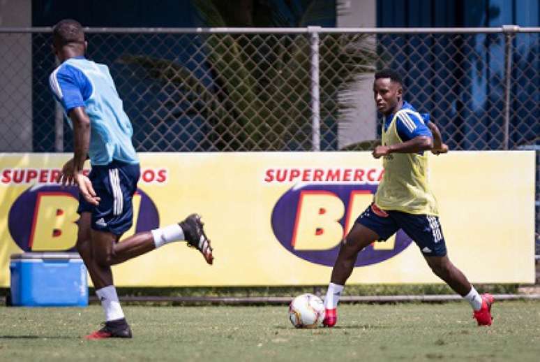 Se entrar em campo, Angulo terá uma passagem a jato pela Raposa. Quatro meses e um jogo-(Gustavo Aleixo/Cruzeiro)
