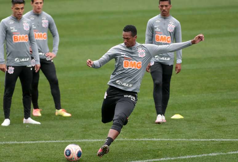 Jô deve ser regularizado pelo Corinthians na próxima semana (Foto: Rodrigo Coca/Ag. Corinthians)