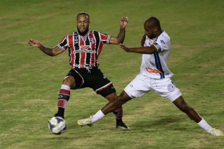 Depois de pressionar no segundo tempo, o Santa Cruz foi eliminado pelo Confiança nas quartas de final da Copa do Nordeste (Foto: Divulgação/Rafael Melo)