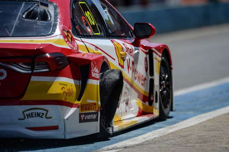 Ricardo Zonta at&eacute; furou pneu, mas garantiu a pole em Goi&acirc;nia 