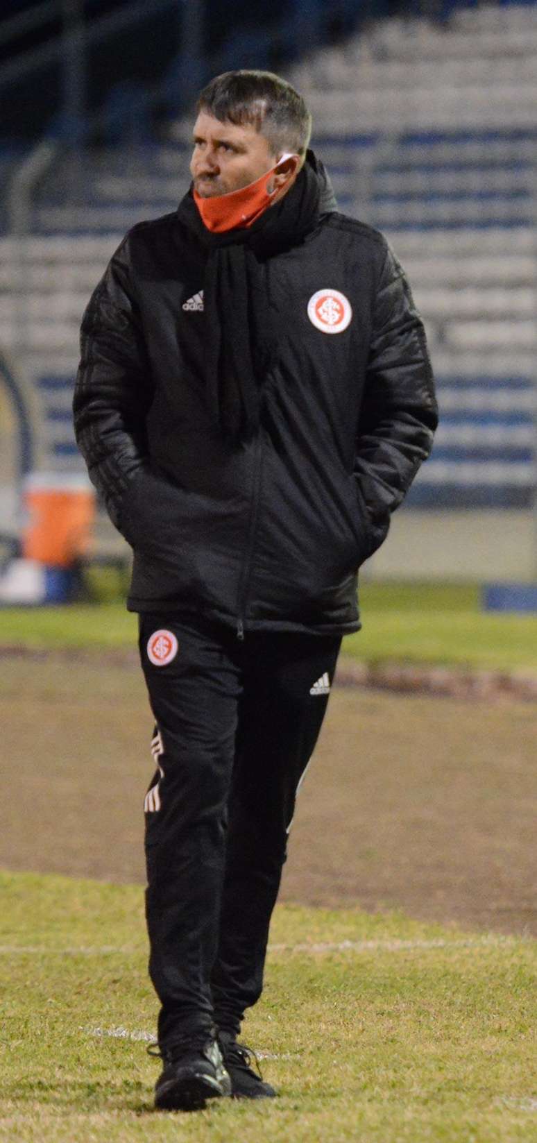 O técnico do Internacional Eduardo Coudet durante o jogo entre Esportivo e Internacional válido pelo Campeonato Gaúcho, na cidade de Bento Gonçalves