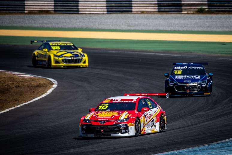 Ricardo Zonta na lideran&ccedil;a da corrida 1 