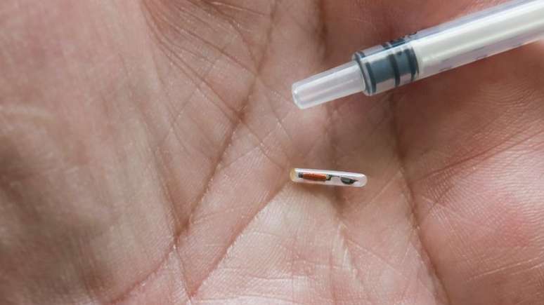 Boatos sobre conspiração para implantar microchips com a vacina surgiram em março