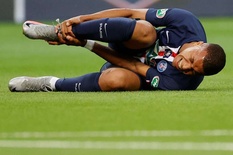 Mbappé sofreu uma lesão no tornozelo direito