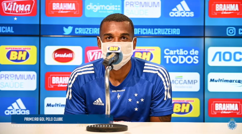 Defensor cruzeirense marcou seu primeiro gol no Mineirão (Foto: Reprodução/Cruzeiro)