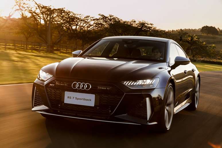 Cup&ecirc; de quatro portas alem&atilde;o custa R$ 40 mil a mais do que a perua RS 6 Avant.