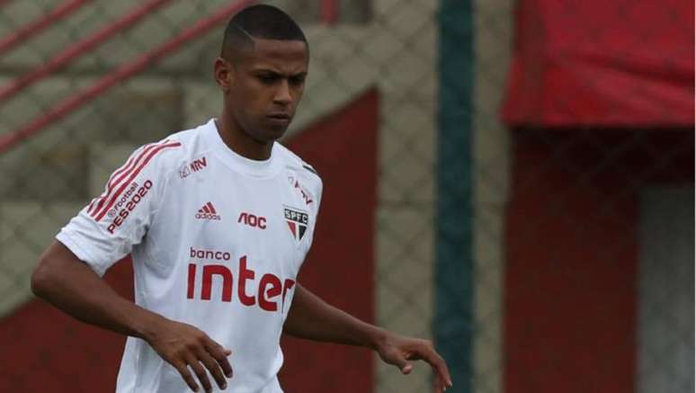 Bruno Alves em treino do São Paulo