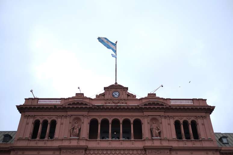 Bandeira argentina é vista sobre a Casa Rosada, em Buenos Aires
29/10/2019
REUTERS/Carlos Garcia Rawlins