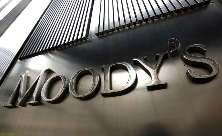 Logo da Moody's em pr&eacute;dio em Nova York. 06/02/2013. REUTERS/Brendan McDermid. 

