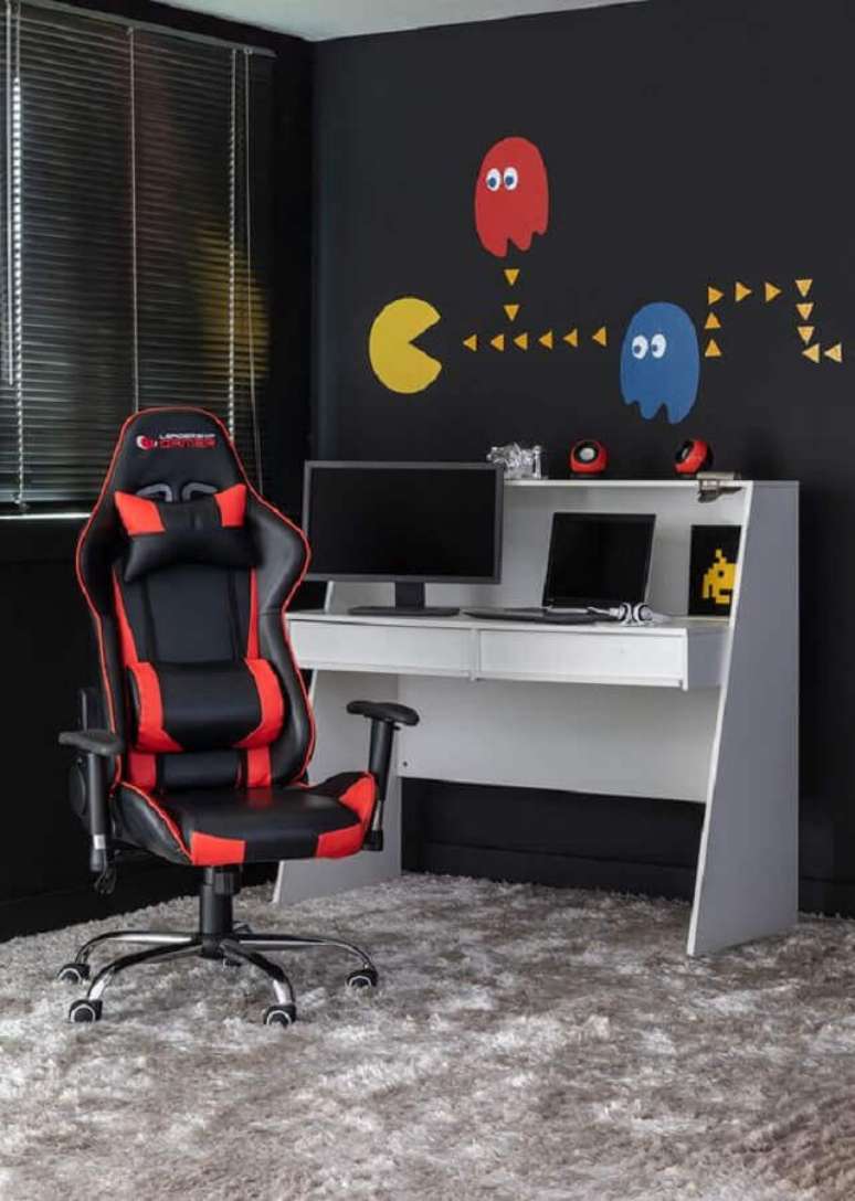 3. Invista em cadeiras de escritório presidente gamer para decoração de uma ambiente divertido – Foto: Pinterest