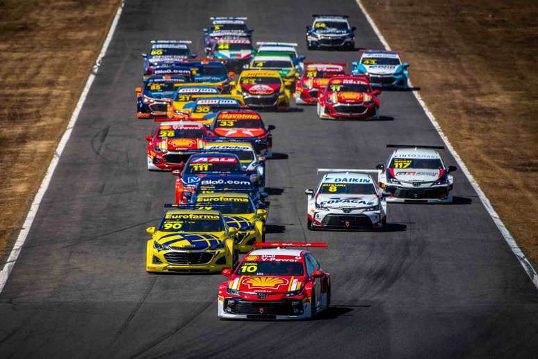 Largada da corrida 1 da Stock Car 2020 em Goiânia 