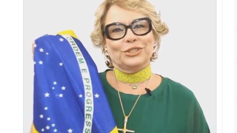 Ex-esposa de Bolsonaro comprou apartamento em dinheiro