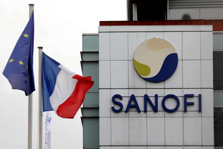 Logo da Sanofi em centro de pesquisa e produção da empresa em Vitry-sur-Seine, na França
06/08/2019 REUTERS/Charles Platiau