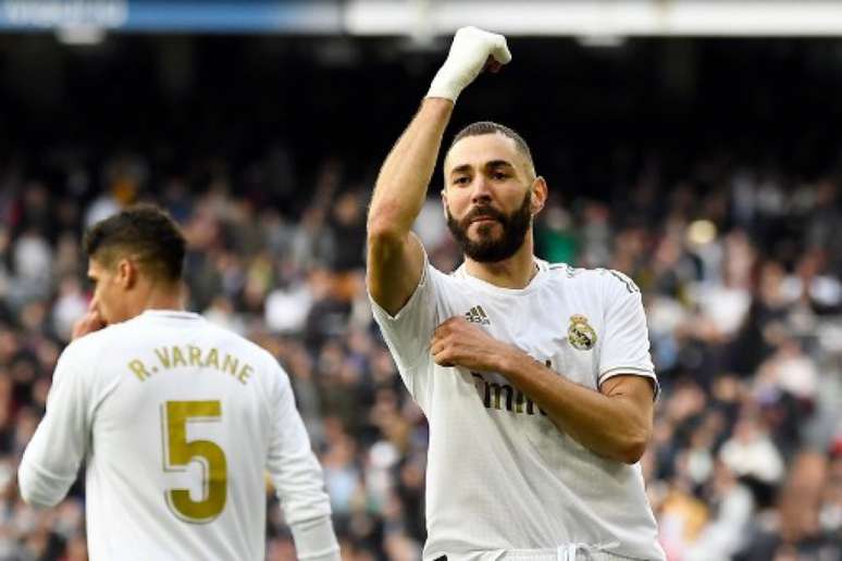 Benzema conversou com os fãs pelo Youtube e abriu o seu coração (PIERRE-PHILIPPE MARCOU / AFP)