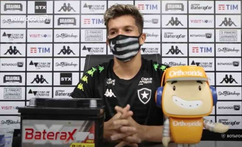 Bruno Nazário tem japonês Honda como referência (Reprodução/Botafogo TV)