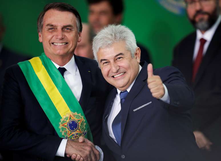 Marcos Pontes ao lado do presidente Jair Bolsonaro durante cerimônia de posse
01/01/2018 REUTERS/Ueslei Marcelino