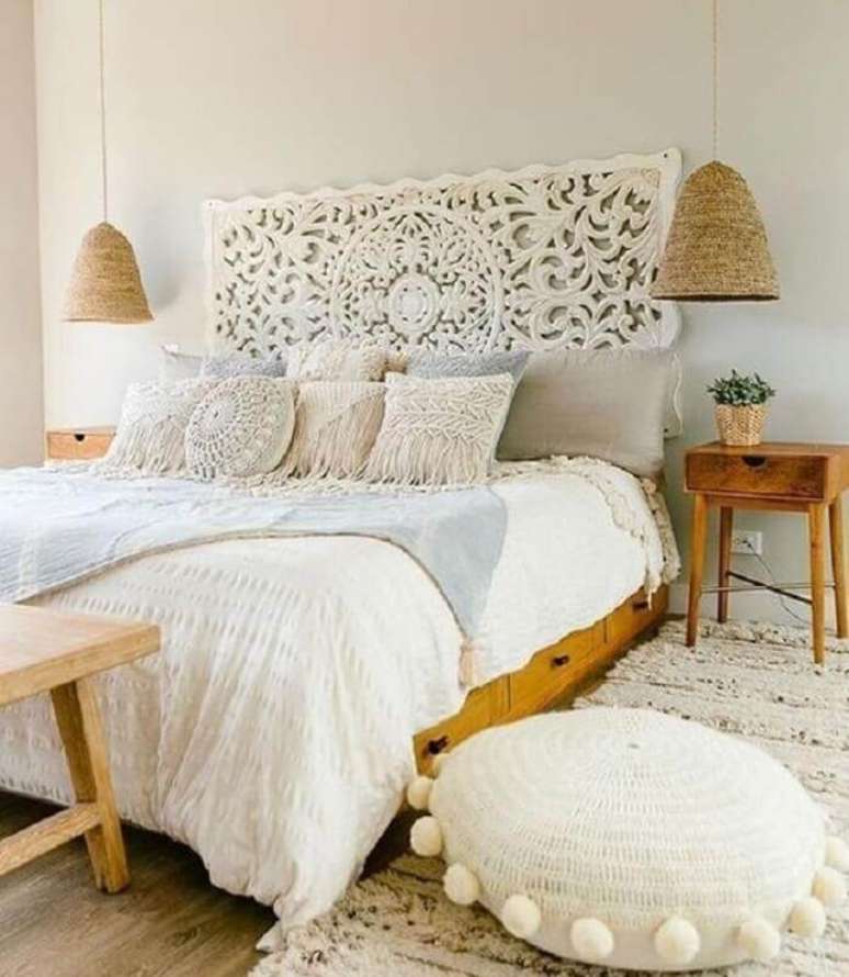 31. Almofadas para quarto feminino branco com estilo boho – Foto: Archilovers