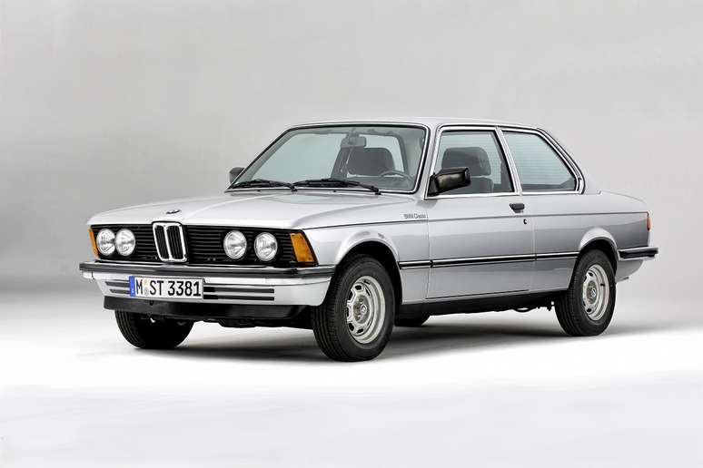 Primeira geração do BMW Série 3 em julho de 1975 e ficou no mercado até 1983.