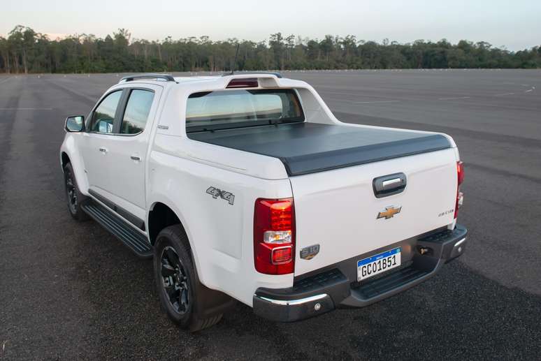 Versão High Country da S10 ganhou santantônio integrado que aumento o volume da caçamba.