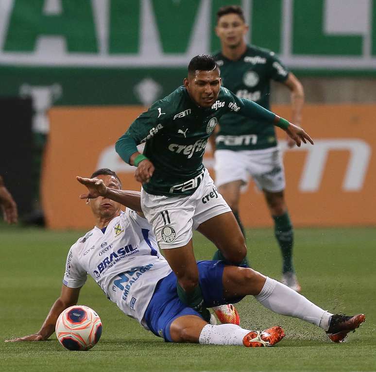 Rony sofreu lesão no tornozelo no duelo contra o Santo André