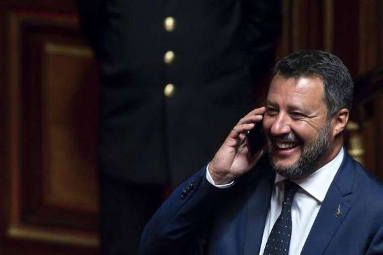Governo prometeu revogar 'decretos Salvini', mas medidas restritivas continuam em vigor