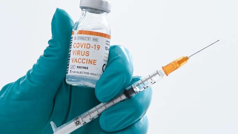 Outro desafio que surgirá quando a vacina contra a covid-19 for desenvolvida é torná-la acessível a todos