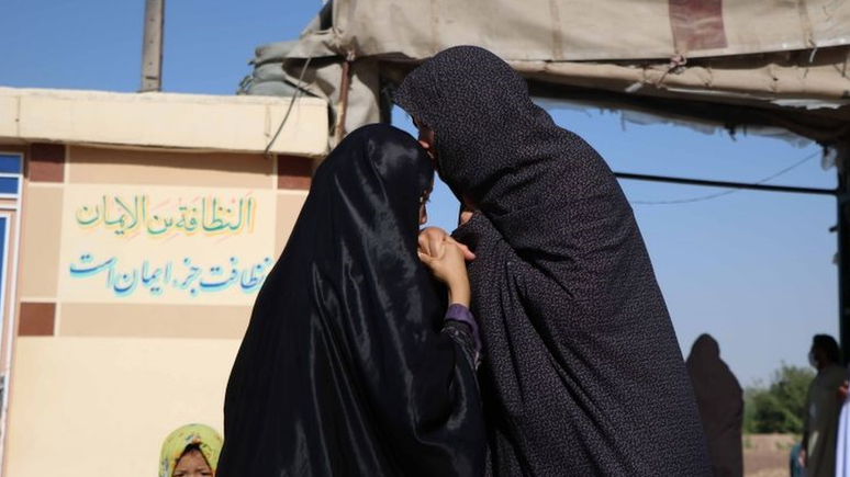 Ao nascer, ir ao médico, morrer: mulheres no Afeganistão têm seus nomes cotidianamente escondidos em público