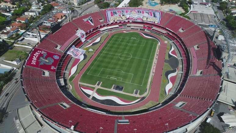 Torcidas organizadas do São Paulo estenderam bandeirões no Morumbi