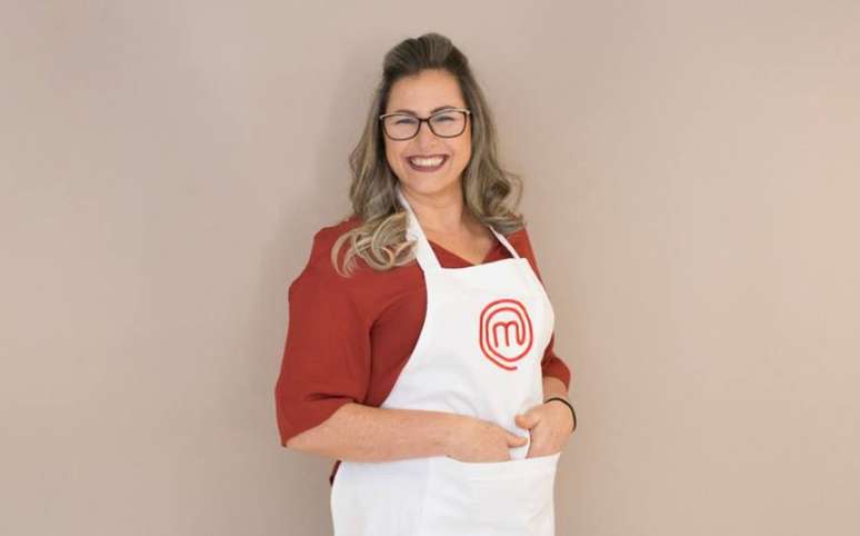 Mineira, Marcely cresceu em um sítio e trabalhou na roça. Aos 45 anos, a participante do 4º episódio do 'Masterchef' em 2020 aprendeu a cozinhar em um fogão a lenha.  