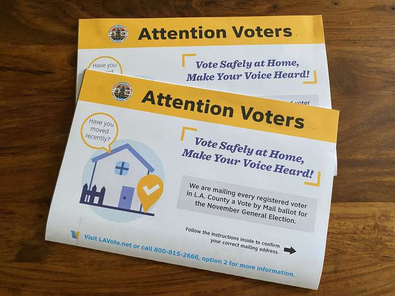 Correspondência enviada a eleitores registrados para confirmar seu endereço para cédulas postais na eleição nos EUA
30/07/2020
REUTERS/Lucy Nicholson