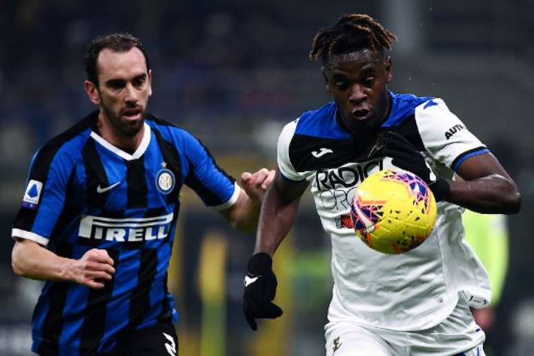 Atalanta e Inter de Milão é o duelo mais aguardado deste sábado (Foto: MARCO BERTORELLO / AFP)