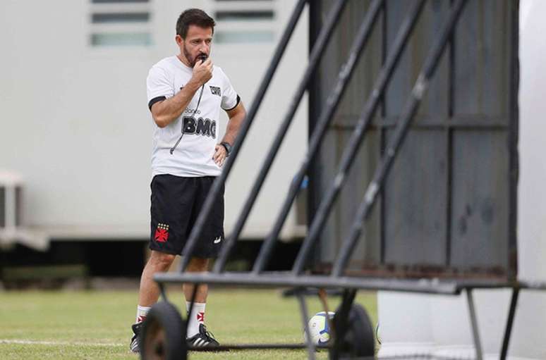 Ramon Menezes assumiu o comando do Vasco em março, mas só teve os primeiros testes após a volta do futebol em junho (Foto: Rafael Ribeiro/Vasco)