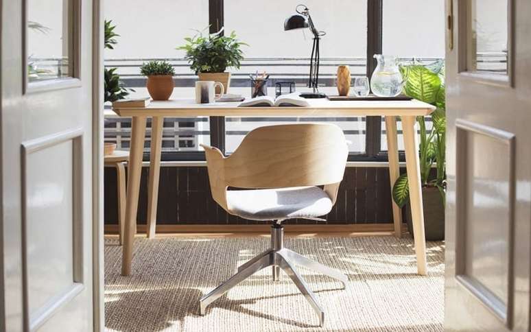 Cadeira de madeira para home office