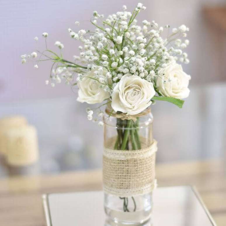 22. A flor rosa branca &eacute; linda para decora&ccedil;&otilde;es rom&acirc;nticas &ndash; Via: Pinterest