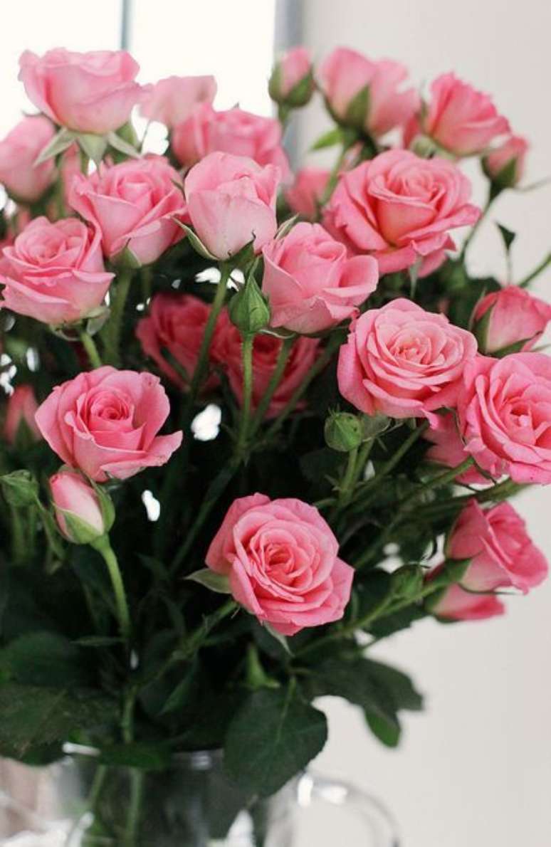 26. Decore sua casa com lindos arranjos da flor rosa &ndash; Via: Pinterest