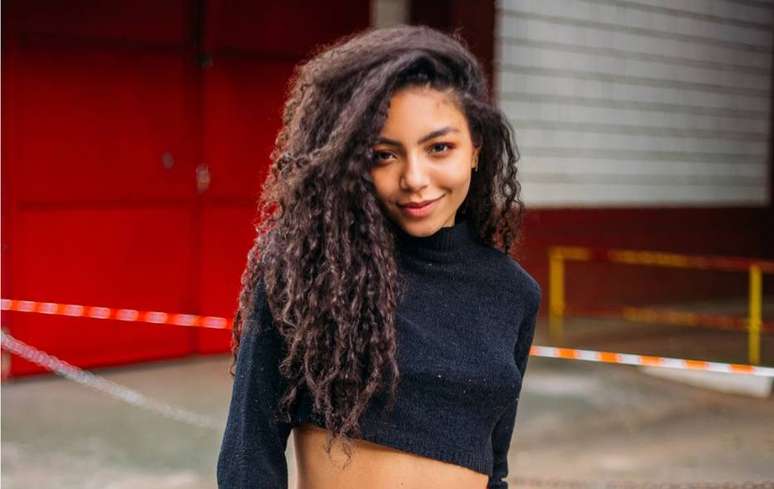 Any Gabrielly é a única integrante brasileira da banda pop Now United