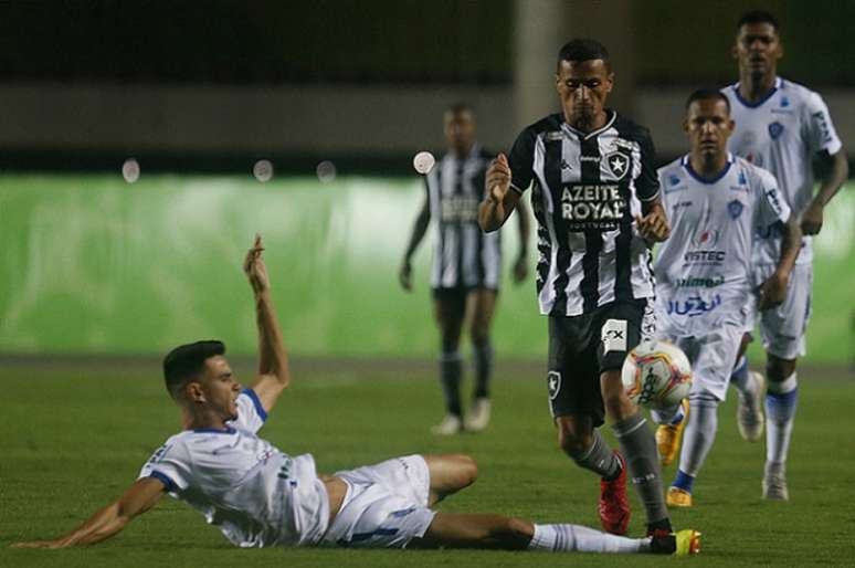 Cícero está de quarentena, assim como Marcos Soares (Foto: Vítor Silva/Botafogo)