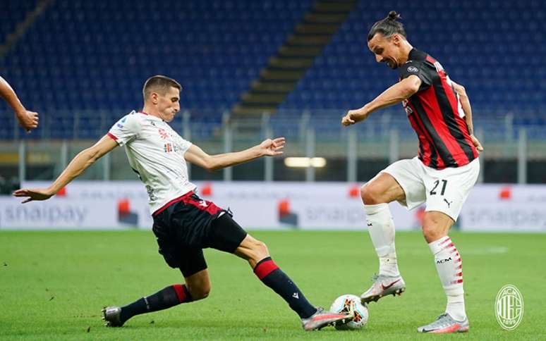 Ibrahimovic faz gol e perde pênalti na vitória do Milan por 3 a 0 sobre o Cagliari (Foto: Divulgação/AC Milan)
