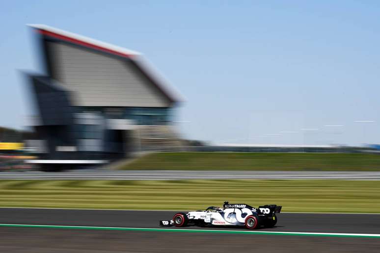 O céu de brigadeiro de Silverstone dá lugar às nuvens carregadas 