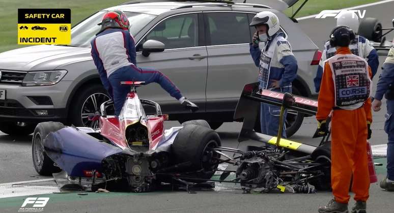 Oliver Caldwell sofreu um acidente preocupante na F3 