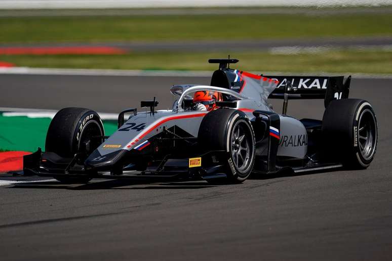 Nikita Mazepin venceu a corrida 1 da F2 em Silverstone 