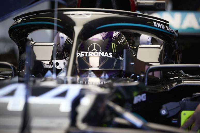 Lewis Hamilton garantiu a pole-position do GP da Inglaterra neste sábado 