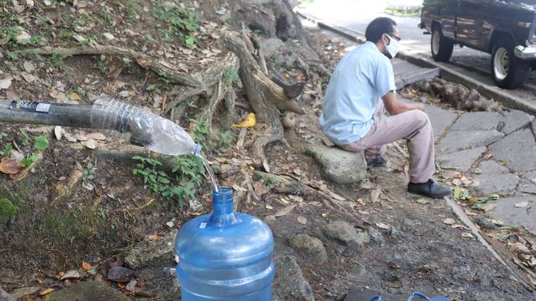 Moradores de Caracas passam semanas sem receber &aacute;gua em suas casas