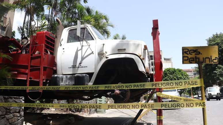 Grandes caminh&otilde;es s&atilde;o frequentemente usados ​​em trabalhos de perfura&ccedil;&atilde;o.